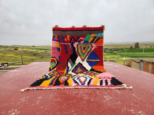 Kleurrijk Beni M’Guild tapijt 250x150 cm – Handgemaakt Marokkaans wollen tapijt – Abstract Berber kunstontwerp