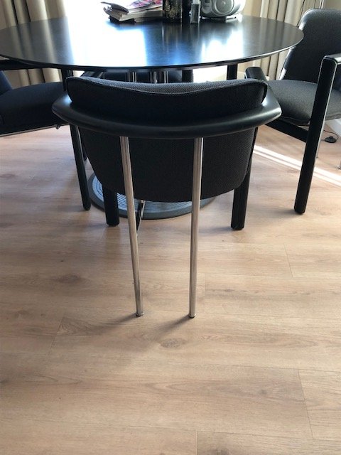 Dining area – Leolux, eetkamerstoelen, Leather, Polyester (photo 2 of 5)
