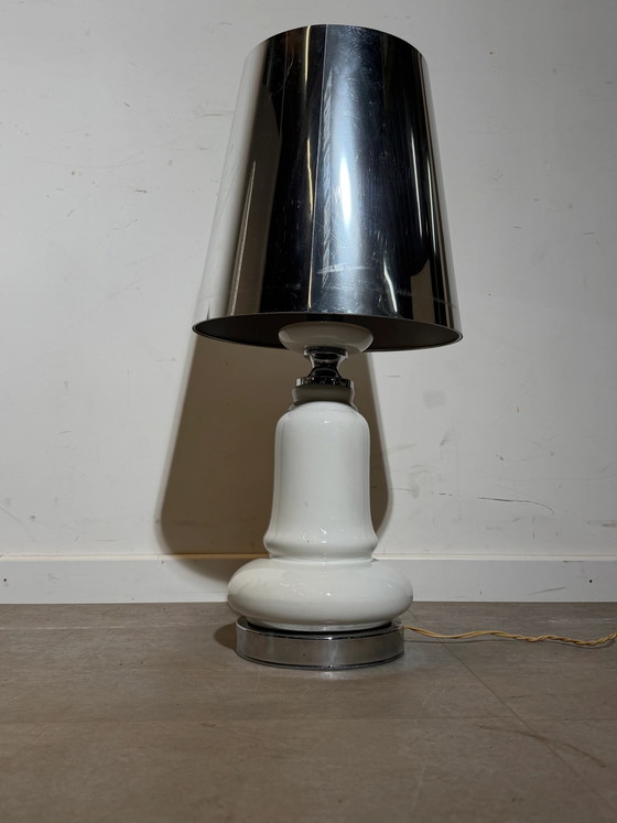 Lampe de table vintage avec abat-jour chromé (photo 3 of 6)