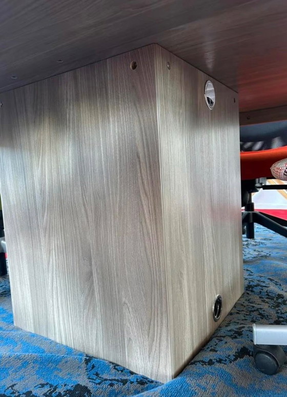 Image 1 of Table de réunion design [exclusive]