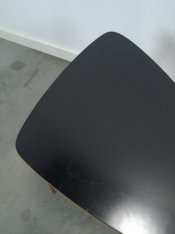 Image 1 of Set zwart wit tafel met houten poten Kaiser Köln