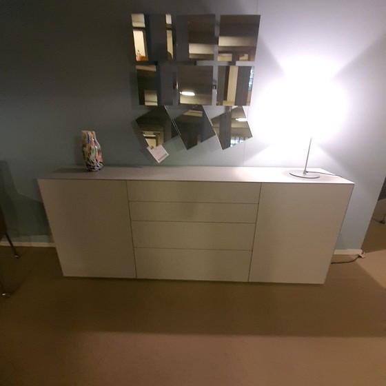 Image 1 of Dividi dressoir