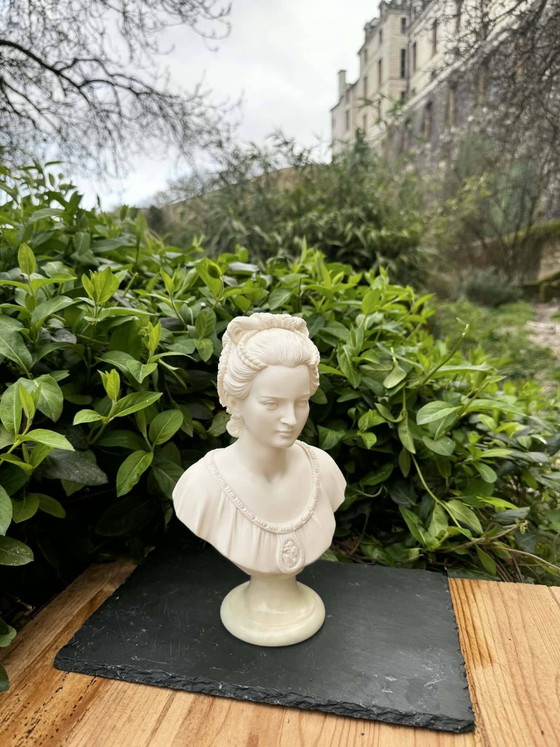 Busto de alabastro de mujer, firmado Arnaldo Giannelli, fechado 1980. – Esculturas, Stone, Vintage (photo 9 of 11)