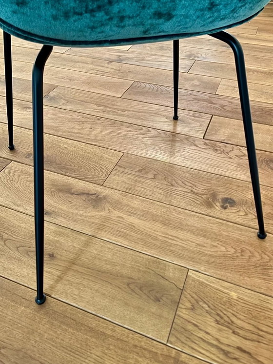 Image 1 of GUBI - "Sedia da pranzo Beetle", completamente imbottita