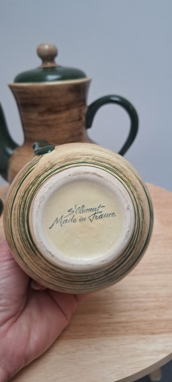 Image 1 of St. Clément France – 3‑delige vintage keramiek set – koffiepot, suikerpot & melkkan – houtnerf glazuur – mid‑century