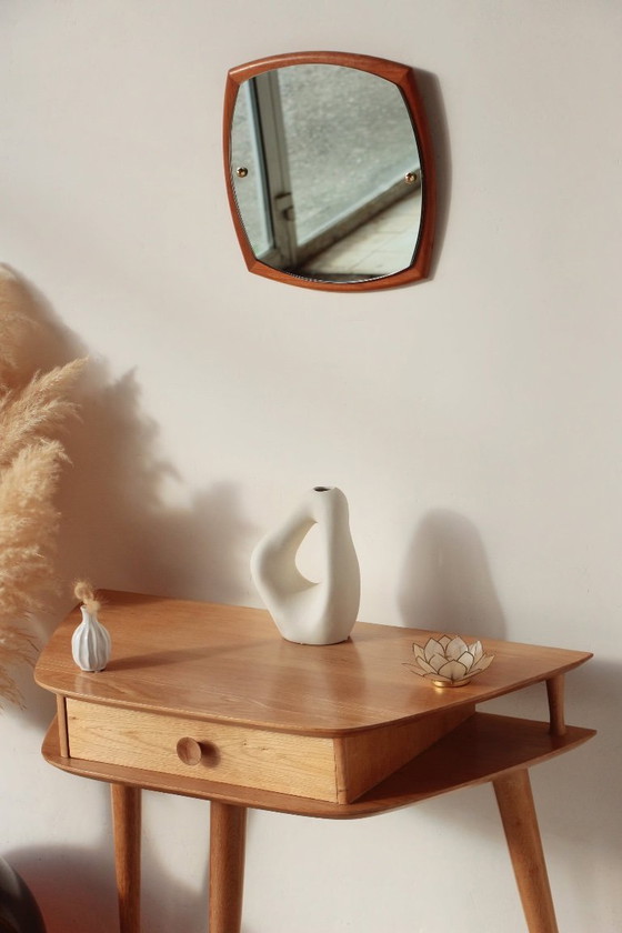 Image 1 of Massief eikenhouten consoletafel met driepootframe – Vintage & gerestaureerd