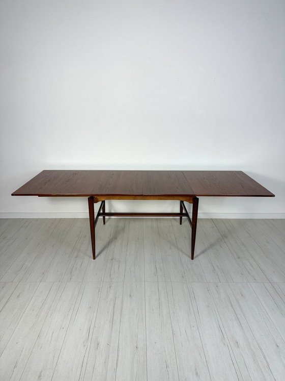 Image 1 of Uitschuifbare eettafel van Deens teakhout uit de jaren 60 – Grote minimalistische tafel in mid-century stijl met verlengstukken