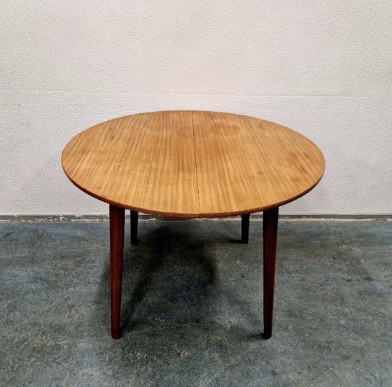 Image 1 of Bellissimo tavolo da pranzo rotondo pieghevole di metà secolo