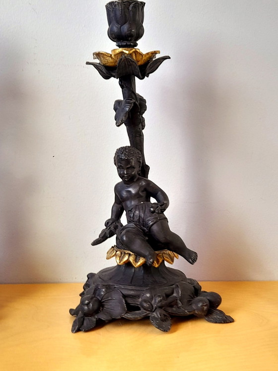 Image 1 of Coppia di candelabri barocchi in peltro raffiguranti putti