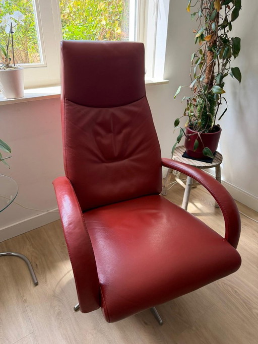 Arc 1007 electric recliner leather with battery with signs of use