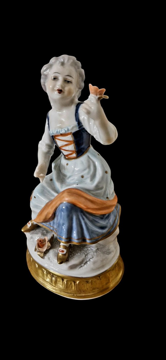 Image 1 of Statuette fille