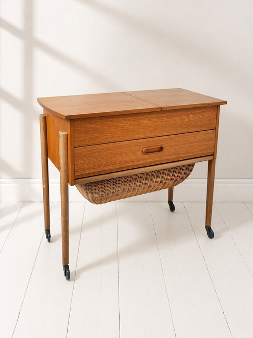 Deens naaitafeltje/bijzetkastje/nachtkastje  