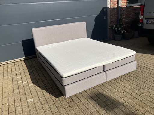 Light gray Auping box spring 180x200 incl. mattresses + topper