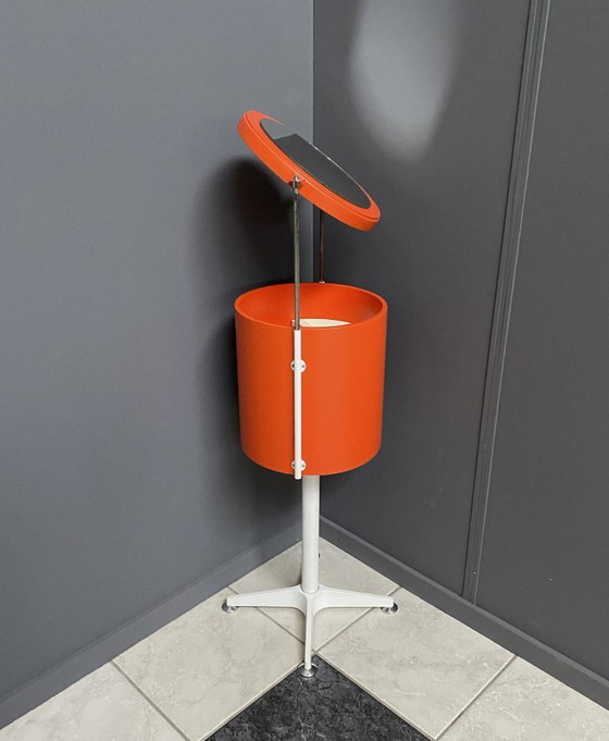 Image 1 of Una mesa de maquillaje redonda naranja de Bremshey, década de 1970