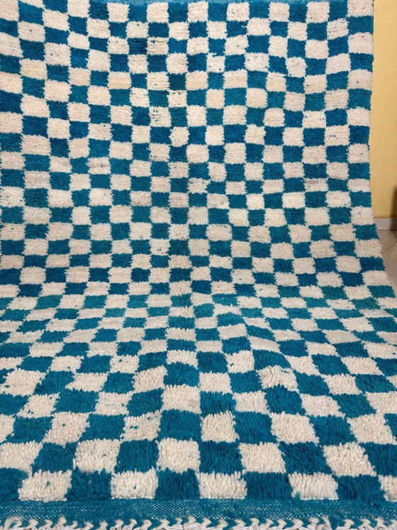 Image 1 of Tapis marocain moderne à carreaux bleus et crème 300 x 200 cm – Dimensions sur mesure