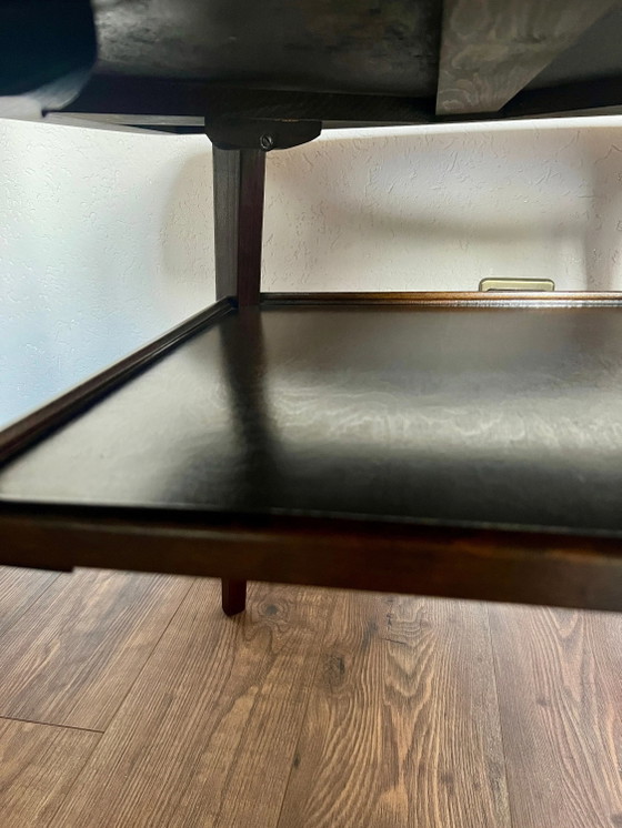 Mesa auxiliar/bandeja Mid Century con estante. Mesa auxiliar alemana de alta calidad de los años 40 a 50. (photo 4 of 9)