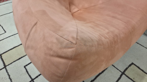 Image 1 of Vintage "Escapade" triangular armchair, cocoon design from the 70s