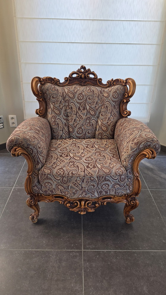 Image 1 of Ensemble de salon baroque trois pièces – Canapé trois places et deux fauteuils – Motifs cachemire
