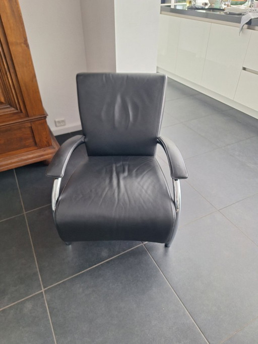 2 schwarze Leder-Sessel