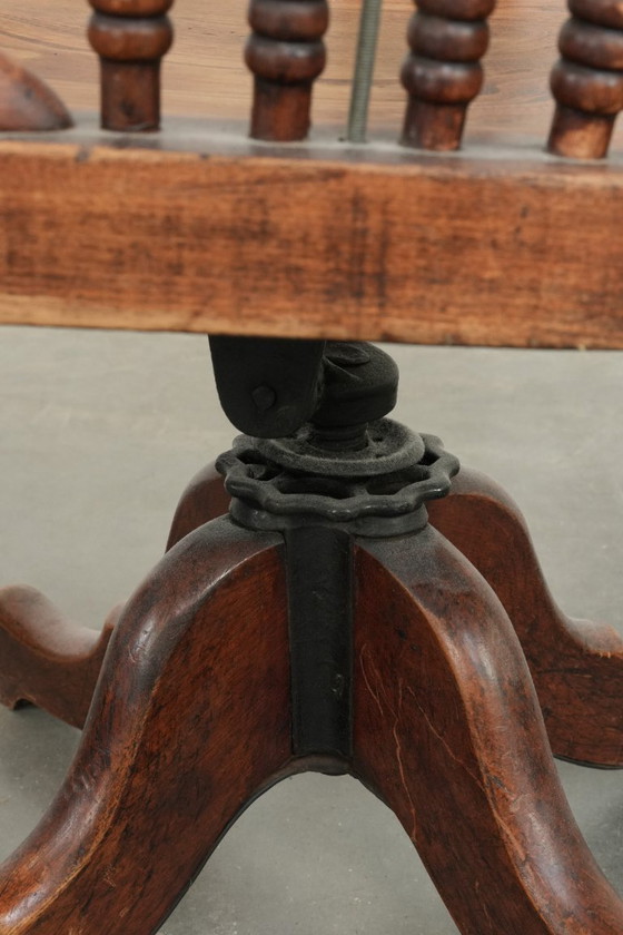Charmante Beistell-/Schreibtischstühle mit wunderschönen Holzschnitzereien aus dem späten 19./frühen 20. (photo 13 of 14)