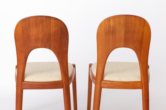 Een paar Niels Koefoed teakhouten eetkamerstoelen, Deense moderne stoelen uit de jaren 70, lichtbeige wollen (photo 4 of 11)