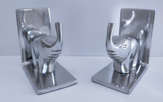 Image 1 of een paar boekensteunen in de vorm van olifanten, gegoten aluminium