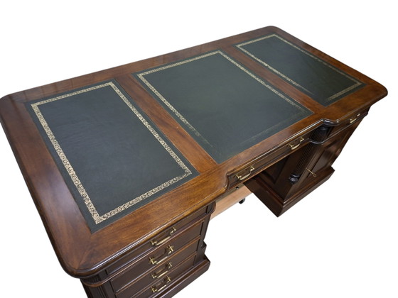 Klassischer englischer Schreibtisch, Schreibtisch mit Ledereinlage – Leather, Wood (photo 4 of 5)