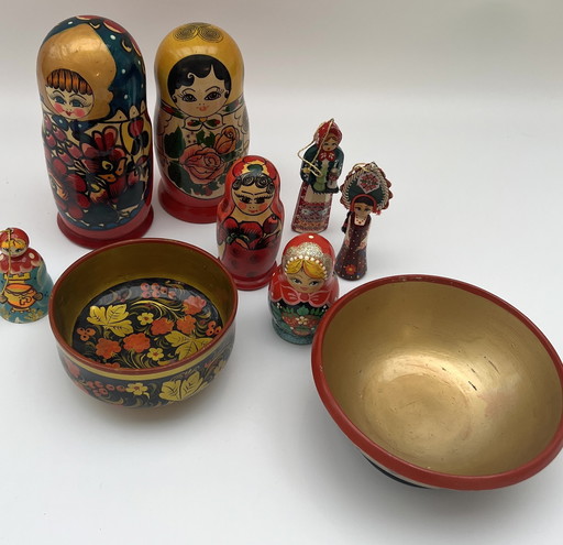 Large collection of vintage matryoshka dolls – hand-painted wooden dolls, circa 1970s/80s