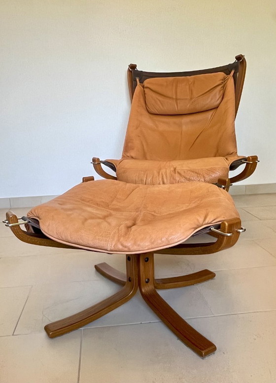 Image 1 of Vintage Falcon fauteuil (hoge rugleuning) en poef – Sigurd Resell, Vatne Møbler (jaren 70)