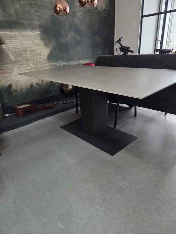 Image 1 of Mesa de comedor Bert Plantation Cement