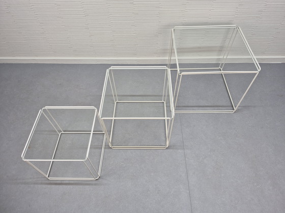 Image 1 of Tavolino Max Sauze. Tavolino da caffè vintage 'Isocele' bianco.