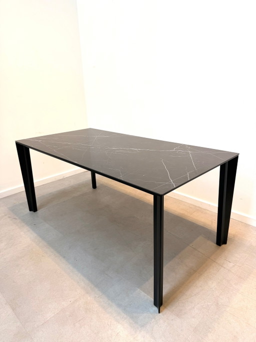 Desalto Skin keramische eettafel van Marco Acerbis