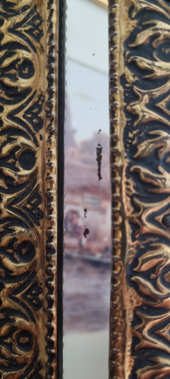 Image 1 of Antiker niederländischer Brautspiegel aus abgeschrägtem, geprägtem Messing