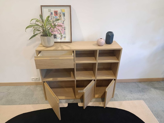Image 1 of Buffet Tylko en placage chêne avec portes et tiroir.