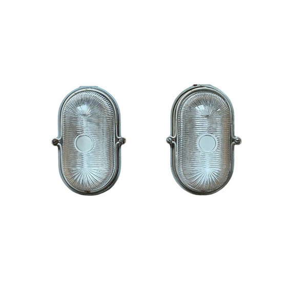 Par de apliques de pared industriales impermeables con forma de ojo de buey, fabricados en hierro fundido y (photo 8 of 8)
