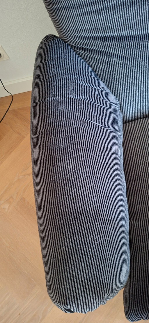 Sofá espacioso de 3 plazas Cassina Maralunga - bicolor negro/gris.