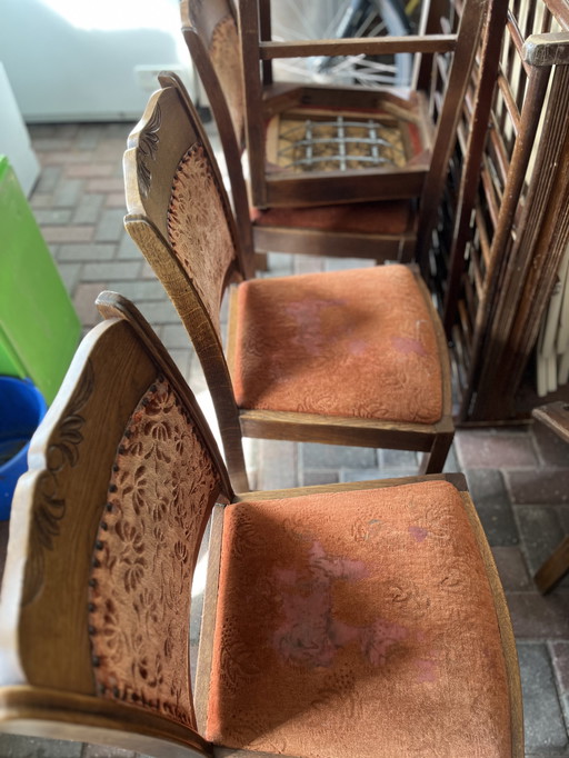 4 oude stoelen!