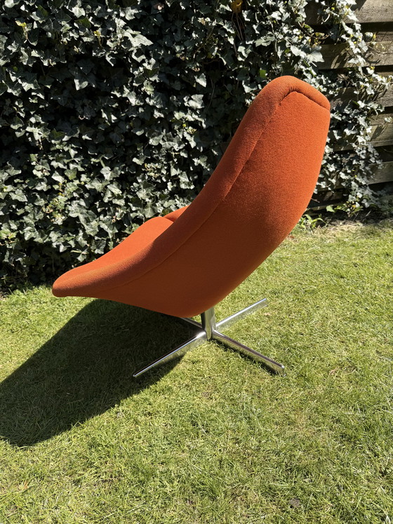 Image 1 of Artifort oyster chair (orange)