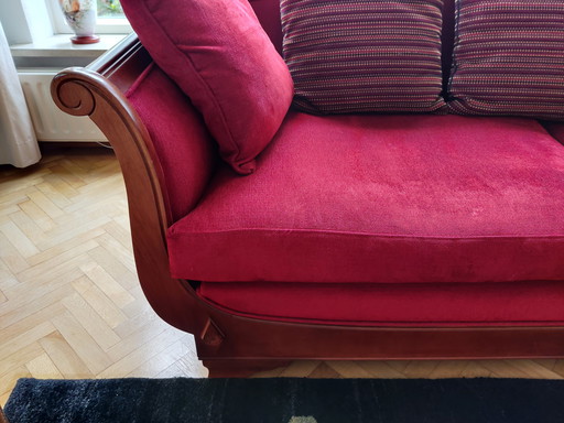 Castle Bench Spacious 3-Seater Bordeaux Red Liquid. Fine Condition.