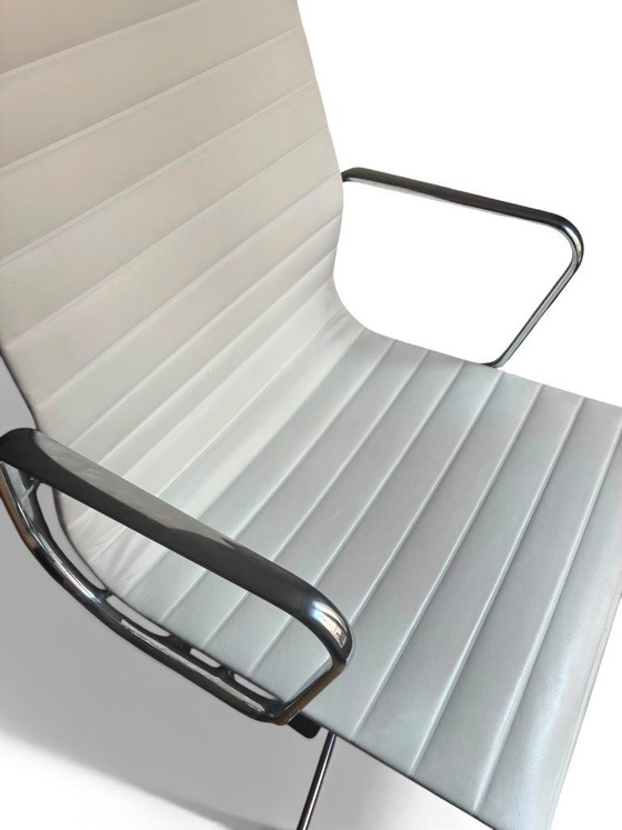 Authentieke Eames EA 119 bureaustoel voor Herman Miller/Vitra - wit leer (jaren 70) – Fauteuils, Leather (photo 8 of 17)