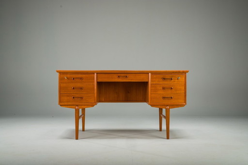 Mid-Century Modern Danish Teak Desk, 1960s