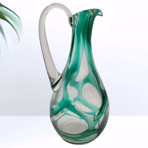 Vintage Glaskaraffe / Henkelvase – Klarglas mit grünem Zugdekor, Mid-Century Studioglas, 27 cm – vazen (photo 2 of 7)