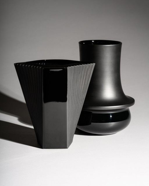 Duo de vases en porcelaine noire Wolf Karnagel & Sami Wirkkala pour Rosenthal, années 80-90
