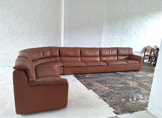 Grand ensemble de canapé d'angle modulaire italien en cuir cognac, années 1970 – Canapés modulables (photo 2 of 15)