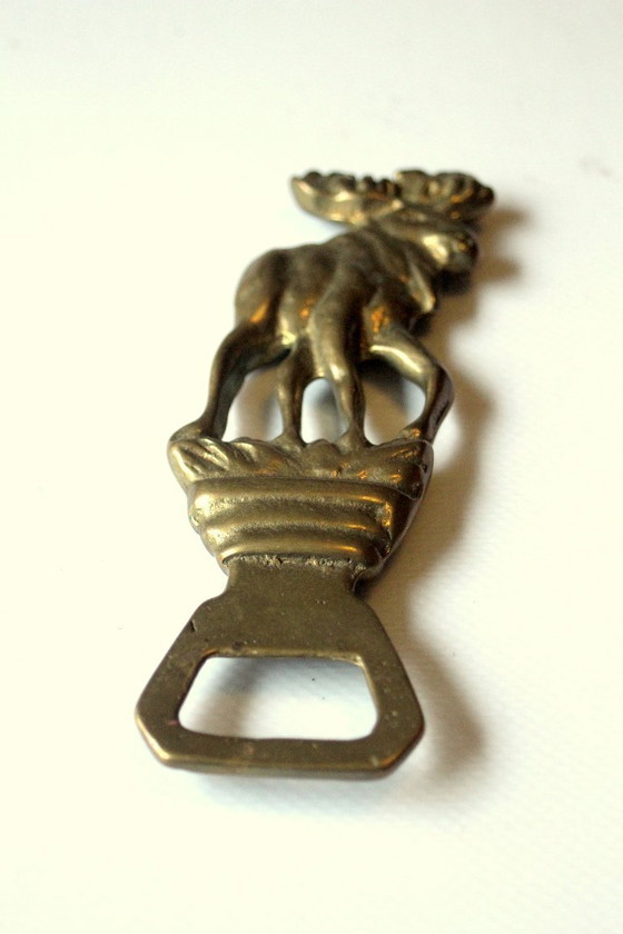 Image 1 of Robusto apribottiglie in ottone con motivo alce - Vintage