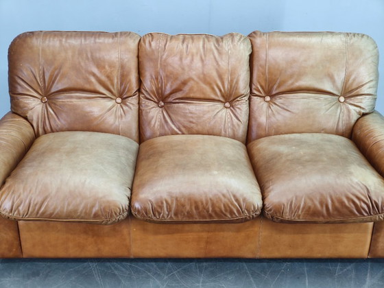 Image 1 of Arcon Italia driezitsbank uit de jaren 70, bekleed met cognacbruin buffelleer.