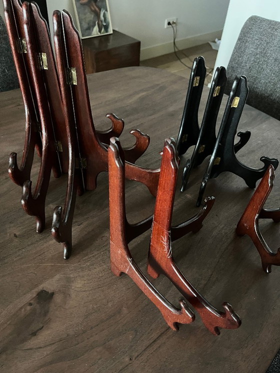 Image 1 of Vari supporti per insegne, in legno con cerniere in ottone. Molto buono.