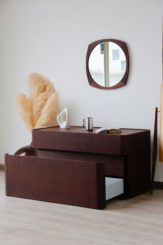 Image 1 of Vintage Italiaanse ladekast van wengéhout – ontwerp uit de jaren 70/80