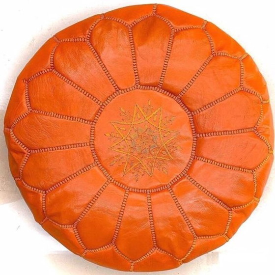 Image 1 of Puf marroquí de cuero hecho a mano, 50 cm × 30 cm