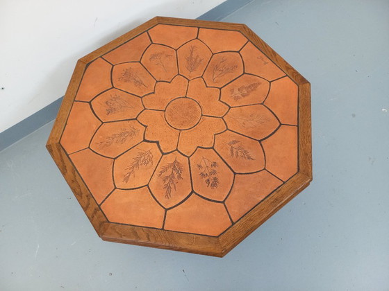 Image 1 of Tavolino ottagonale Barrois con motivi vintage da erbario in legno di rovere e ceramica Vallauris degli anni '60 e '70.